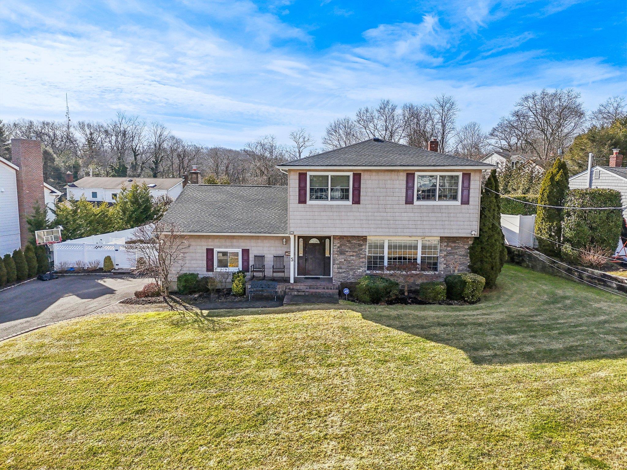 5 Pound Ridge Road, Plainview, New York image 1