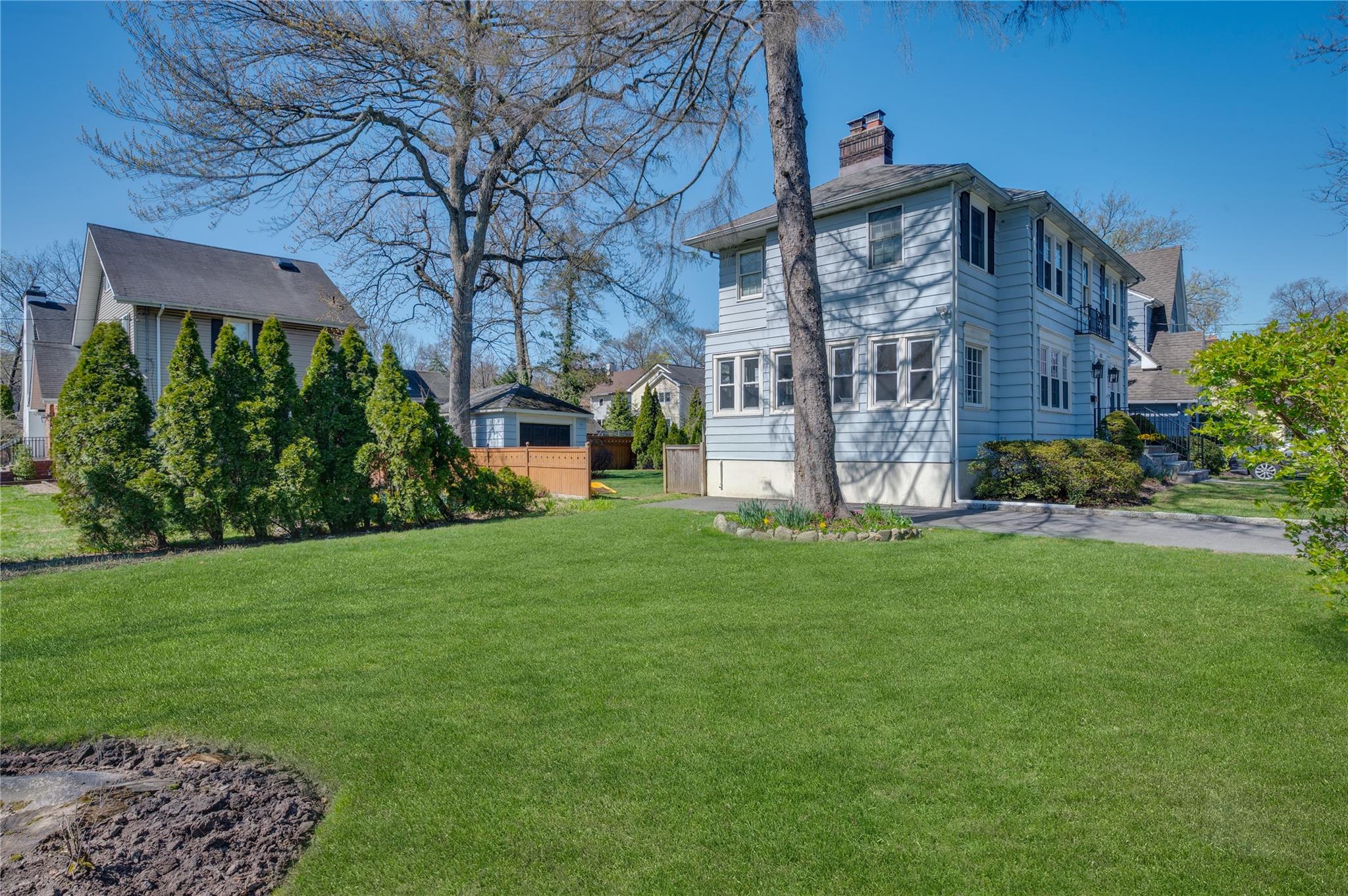 1075 Grant Avenue, Pelham, New York image 2