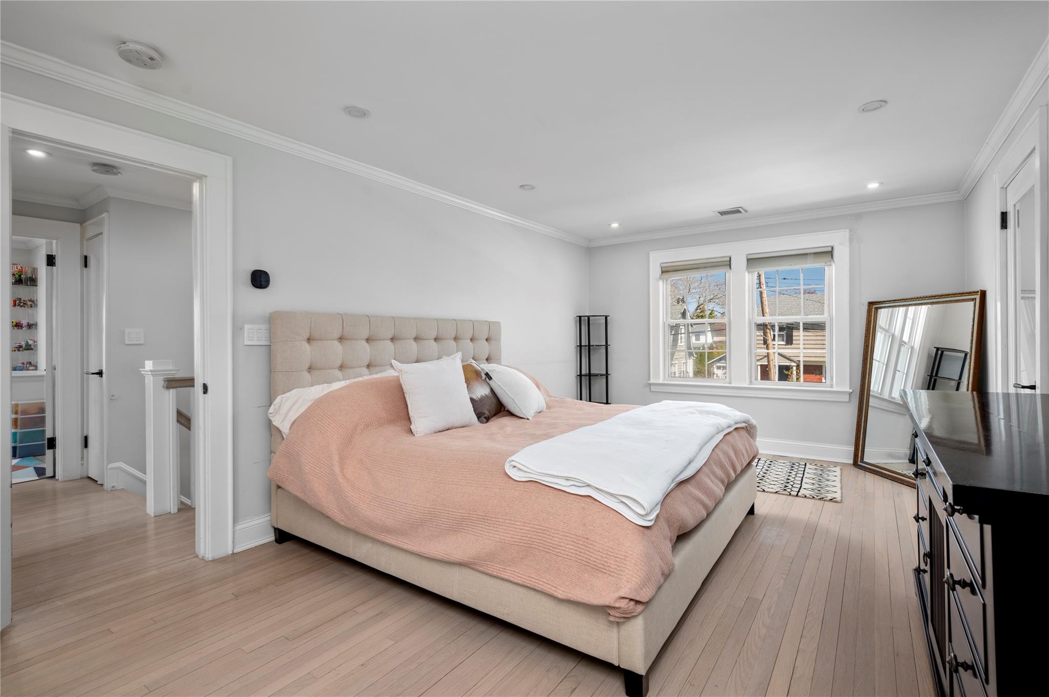 1075 Grant Avenue, Pelham, New York image 16