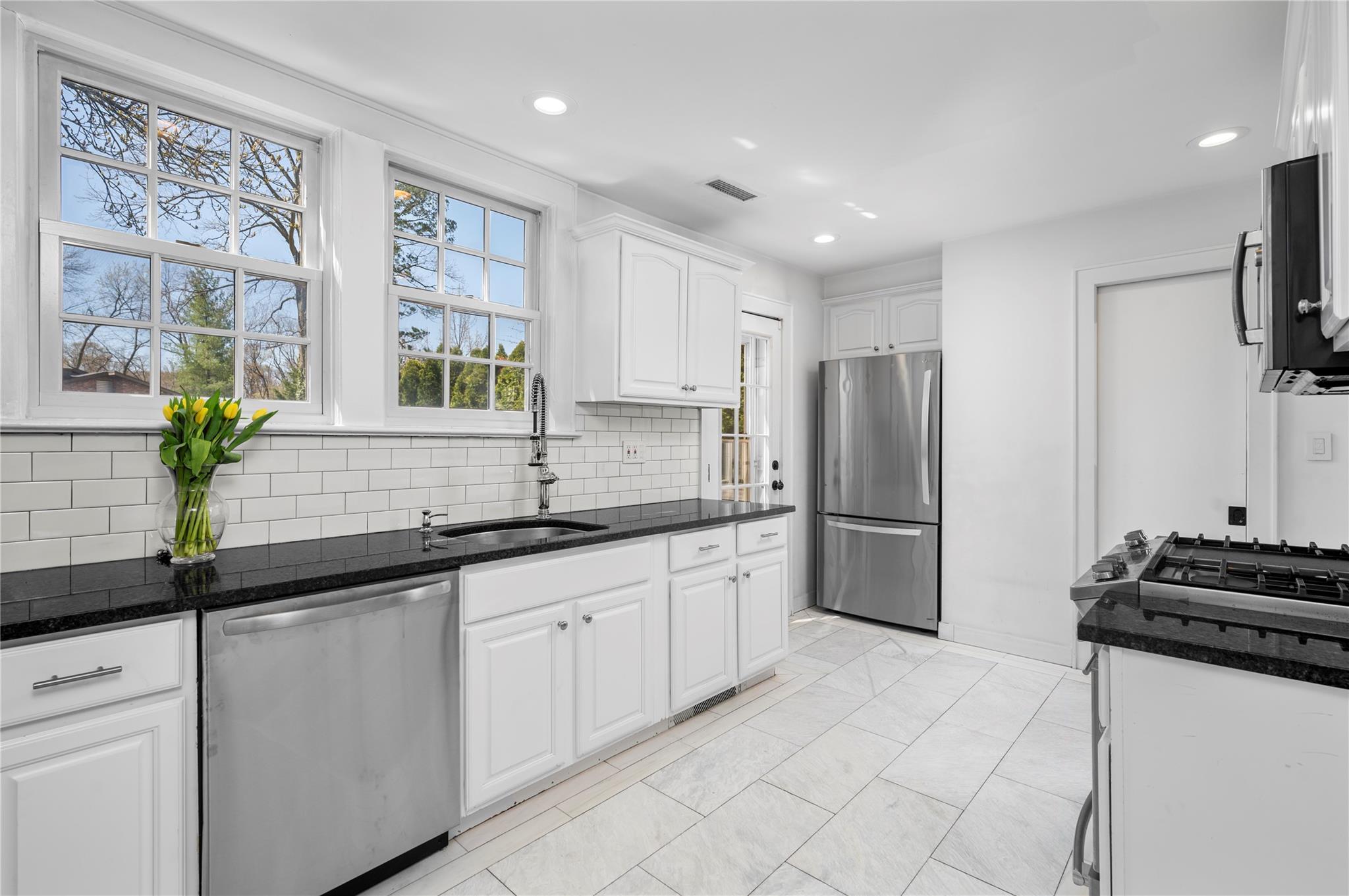 1075 Grant Avenue, Pelham, New York image 7
