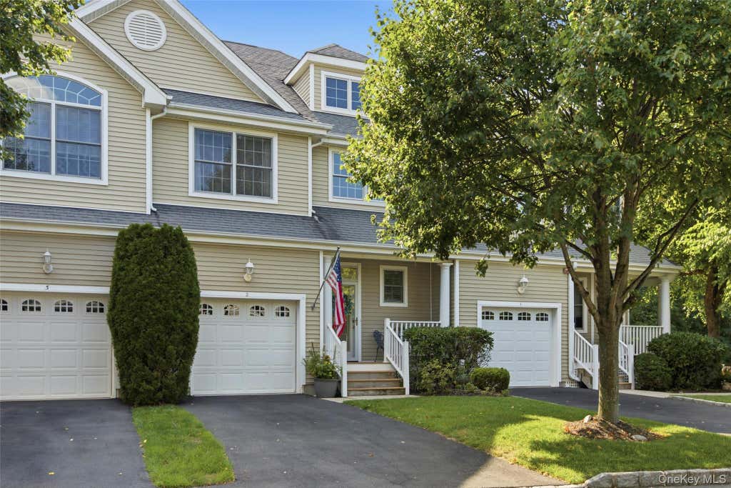 Photo of 2 Emilys Way, East Setauket, NY 11733 (MLS # 1039552)