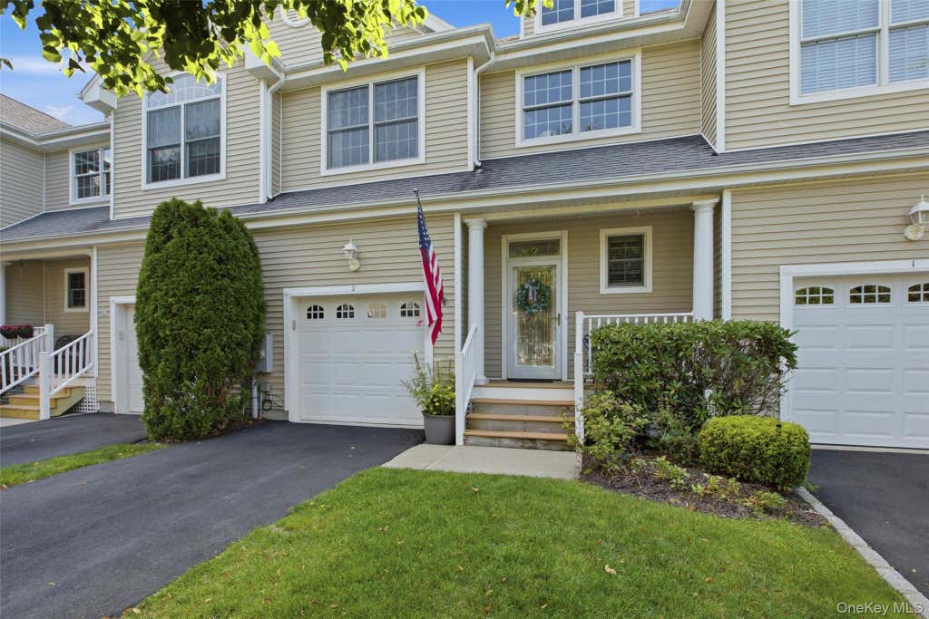 Photo of 2 Emilys Way, East Setauket, NY 11733 (MLS # 1039552)