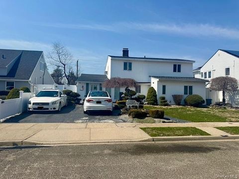 34 Topper Lane Levittown NY 11756