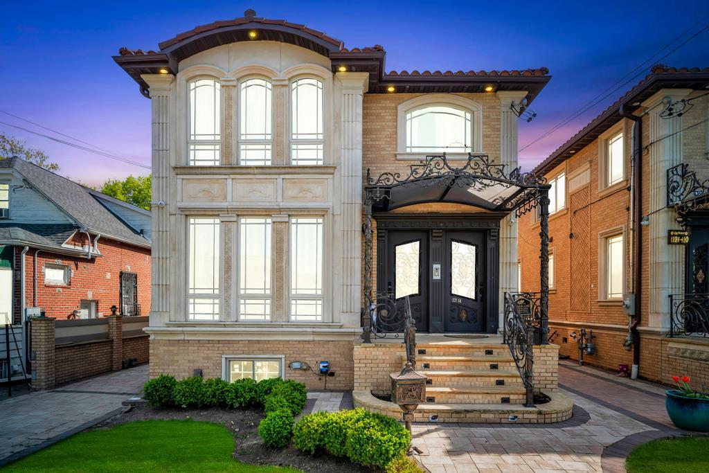 149th Avenue, South Ozone Park, Queens, NY - 6 Bedrooms  
4 Bathrooms - 