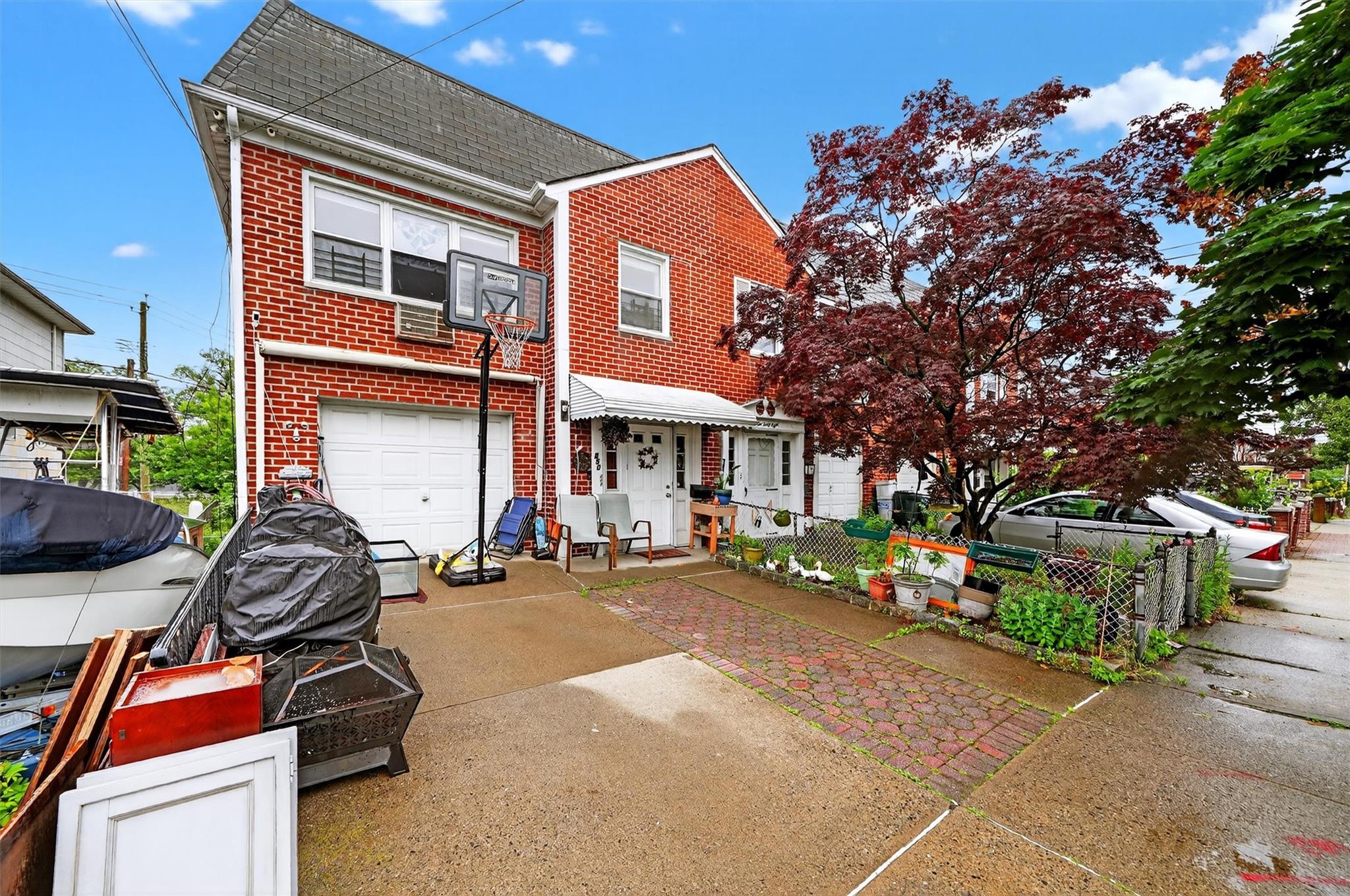 Kearney Avenue, Bronx, New York - 4 Bedrooms - 