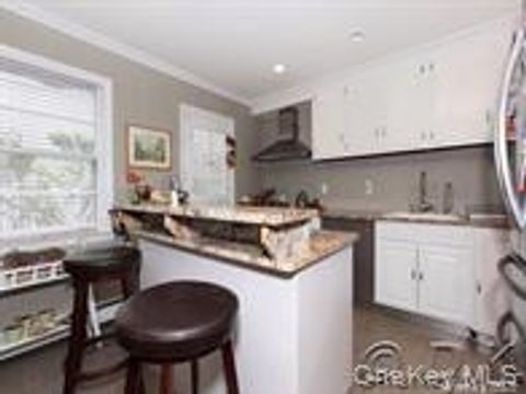 469 E Park Avenue Upper Long Beach NY 11561