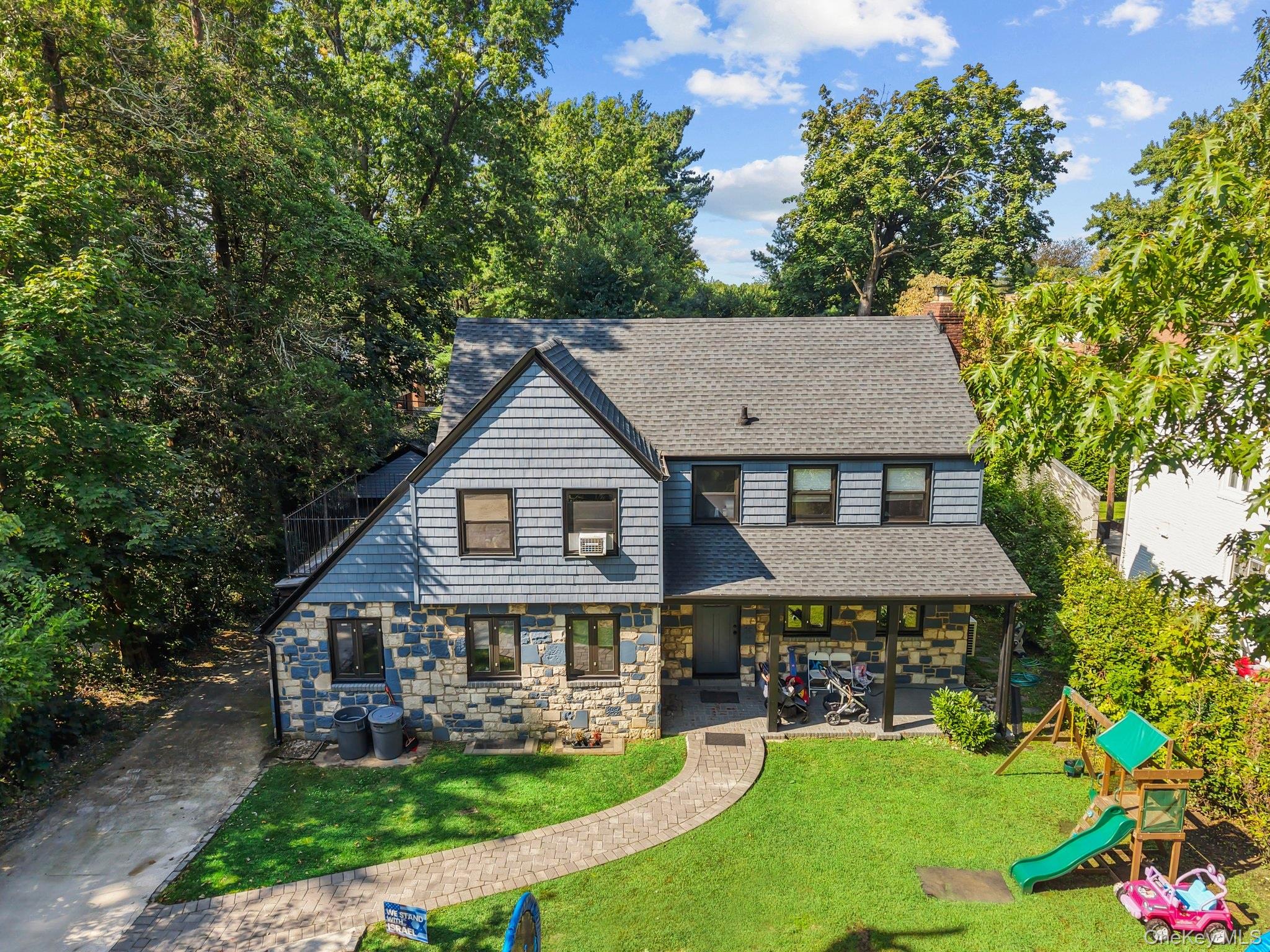 11 Brook Lane