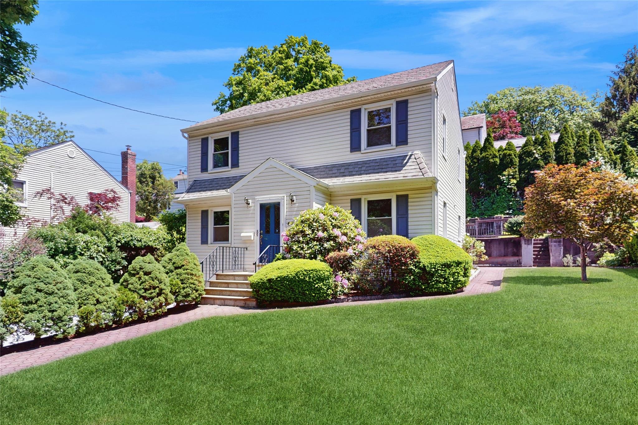 62 Dale Road, Eastchester, New York image 2