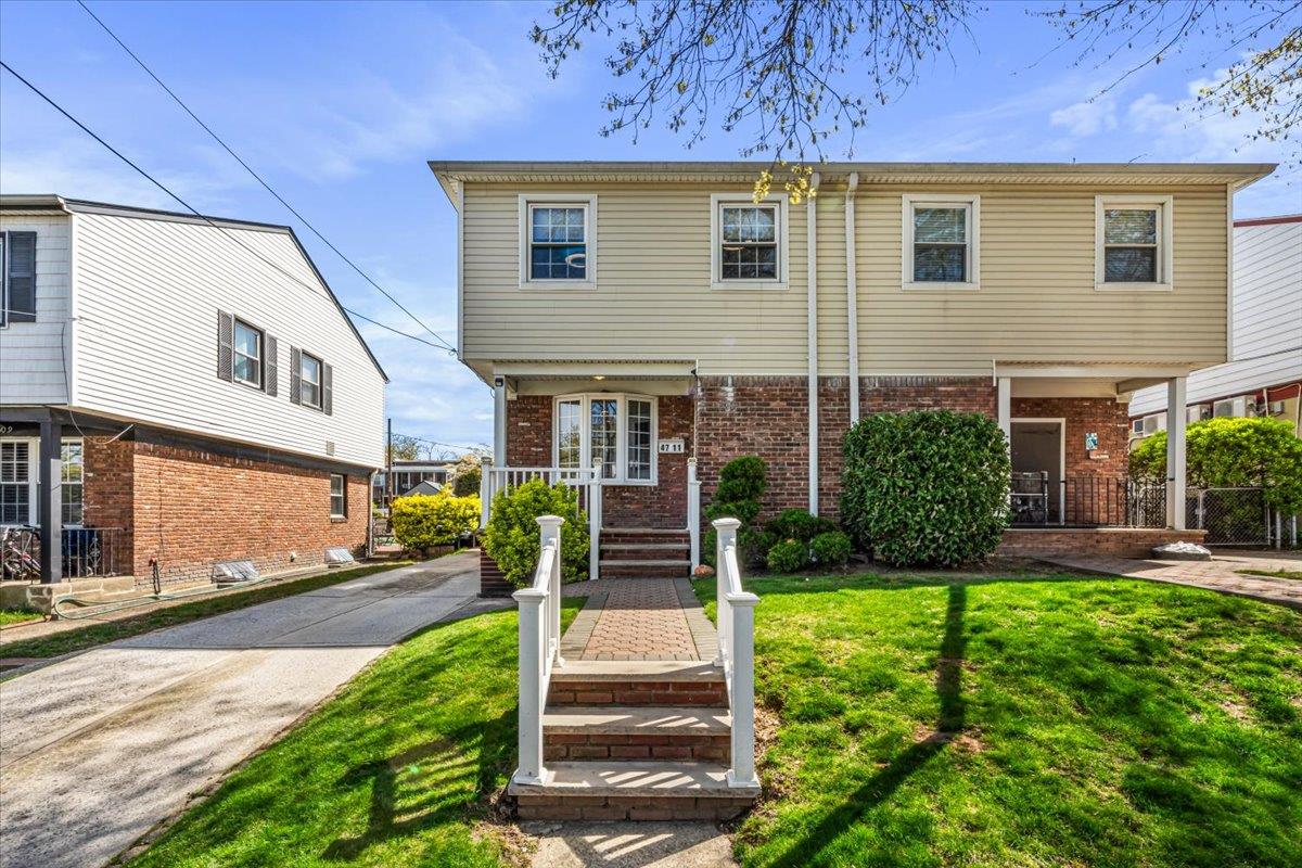 Property for Sale at 212th Street, Bayside, Queens, NY - Bedrooms: 3 
Bathrooms: 2 
Rooms: 7  - $1,068,000