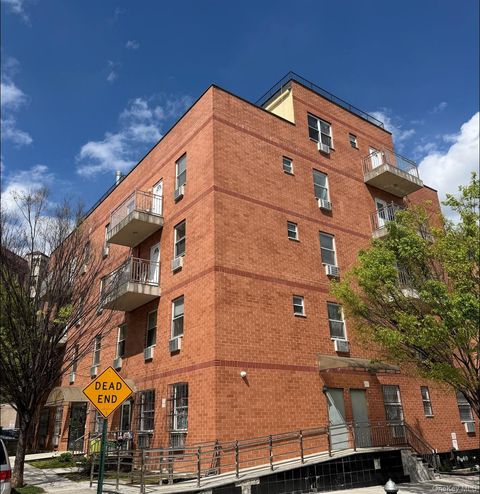 Photo of 7177 159th Street #3D, Fresh Meadows, NY 11365 (MLS # 989542)