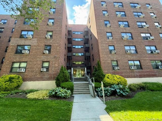 Photo of 213-02 75th Avenue #4E, Bayside, NY 11364 (MLS # 1011497)