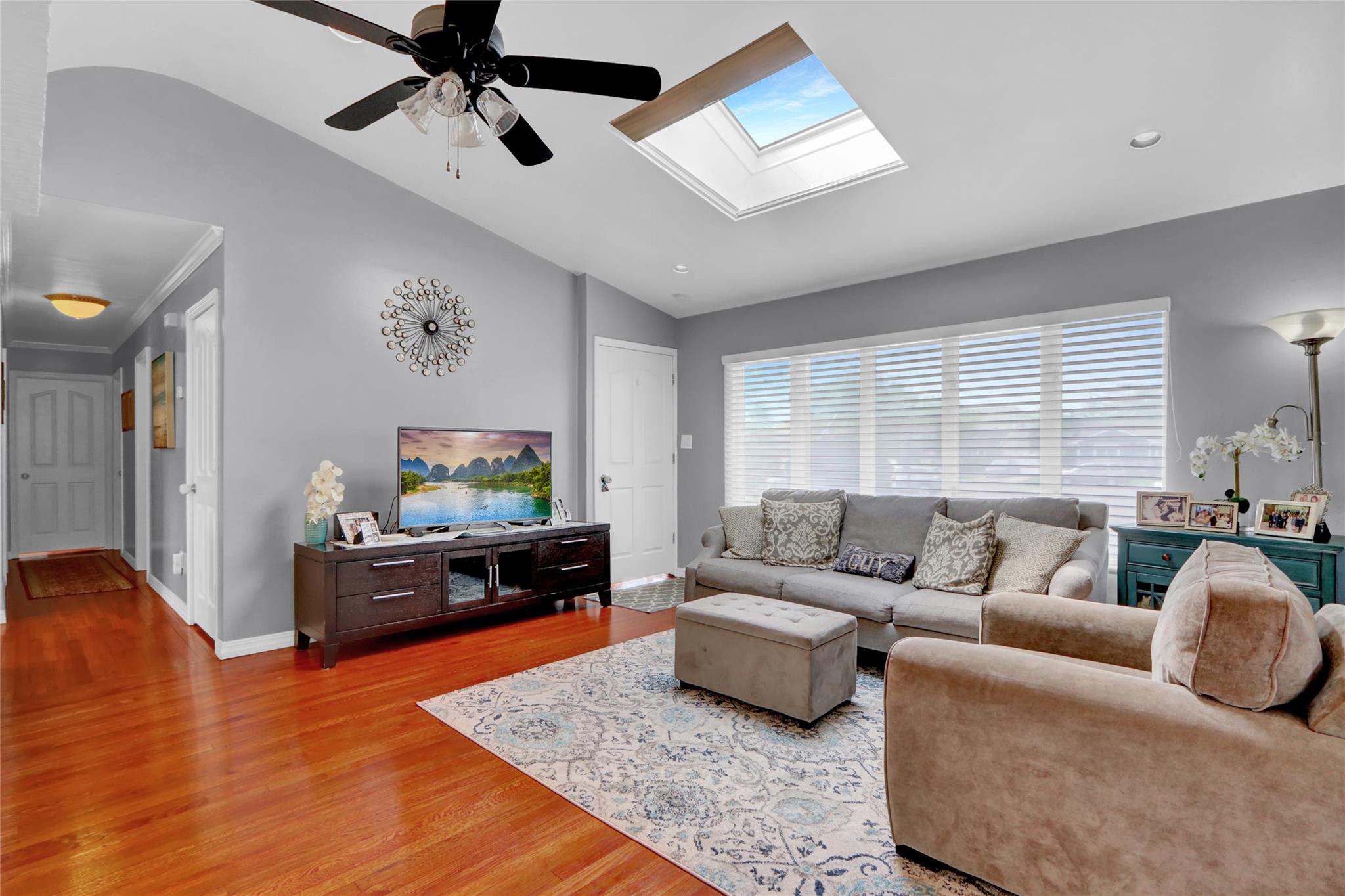 6 Pasture Court, Bethpage, New York image 2