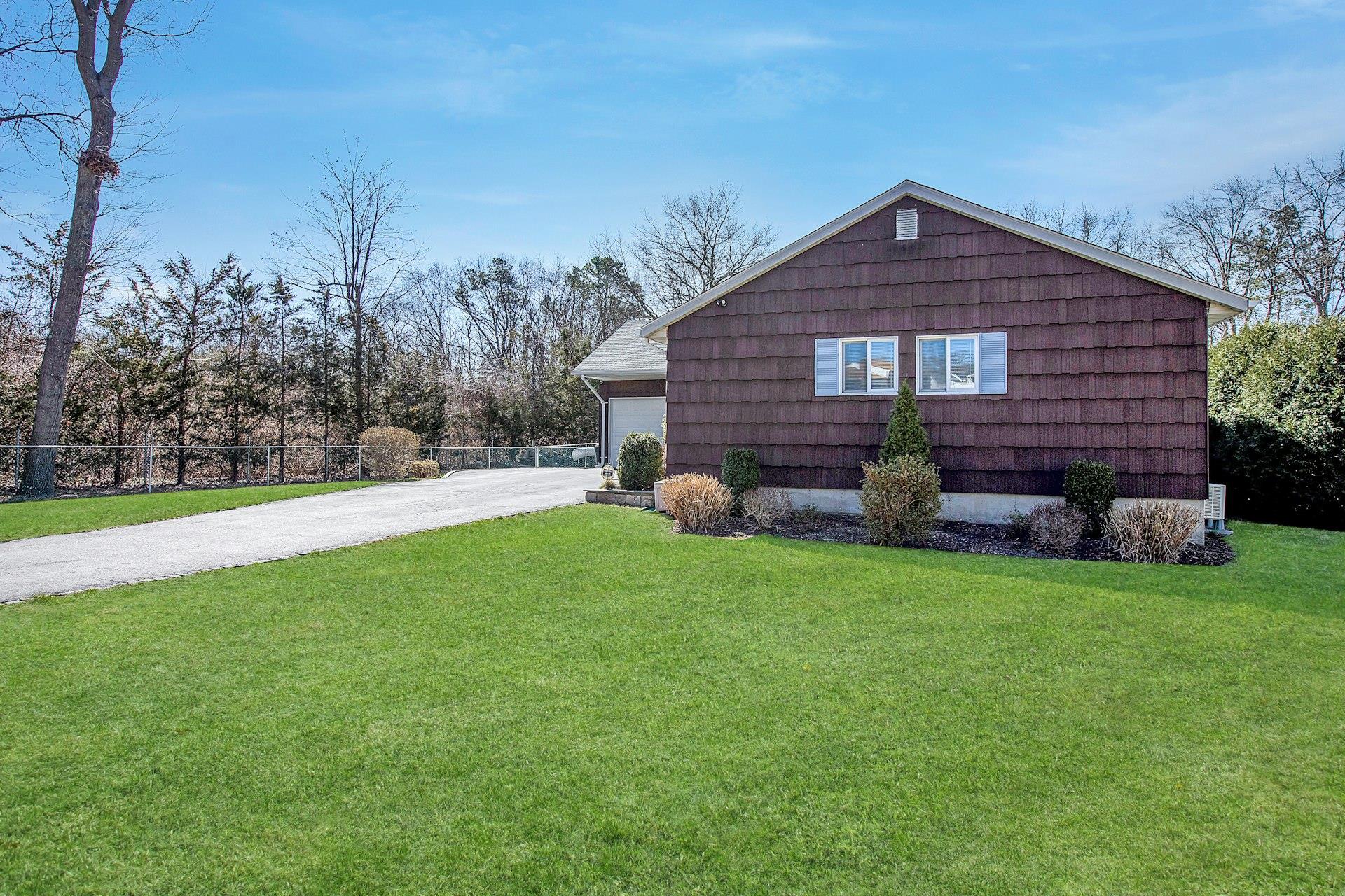 80 Teddy Court, Ronkonkoma, New York image 3