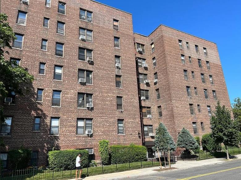 Manton Street 4A, Briarwood, Queens, NY - 1 Bedrooms  
1 Bathrooms  
3 Rooms - 