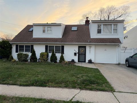 Homes For Sale - 412 Seaford Avenue<br/> Massapequa, NY 11758