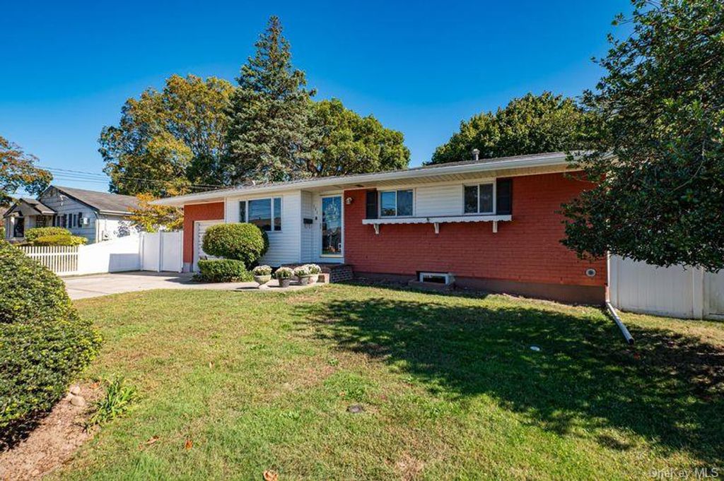Photo of 191 E. 2nd Street, Deer Park, NY 11729 (MLS # 923115)