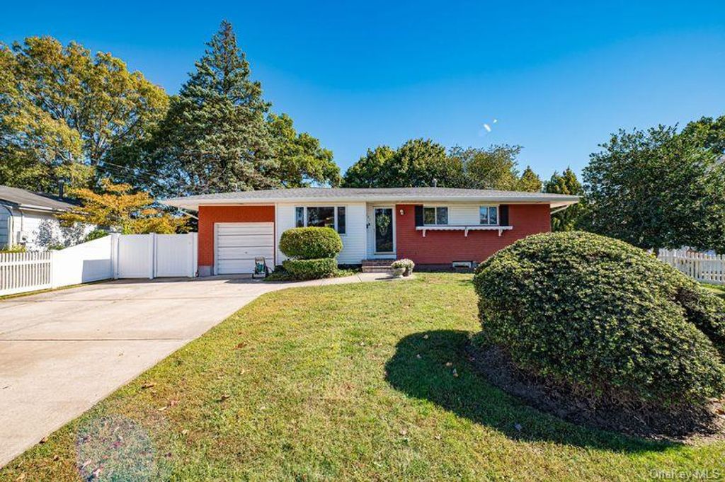Photo of 191 E. 2nd Street, Deer Park, NY 11729 (MLS # 923115)