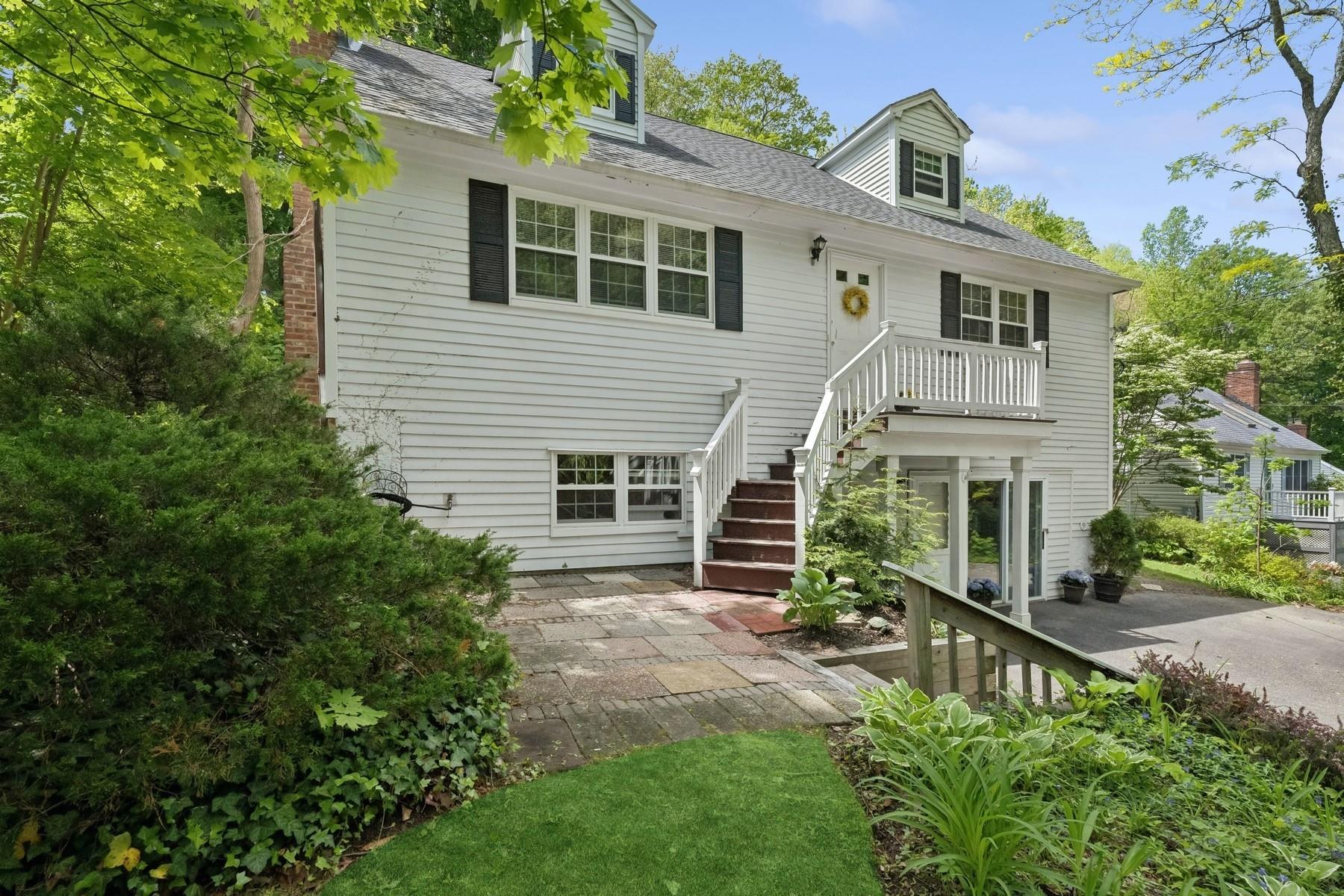 11 Centershore Road, Centerport, New York image 4
