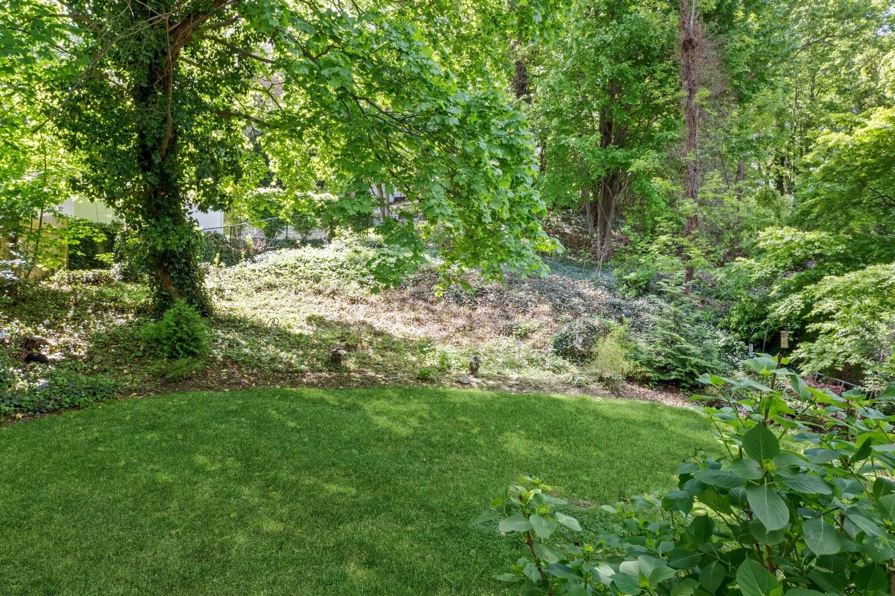 11 Centershore Road, Centerport, New York image 32