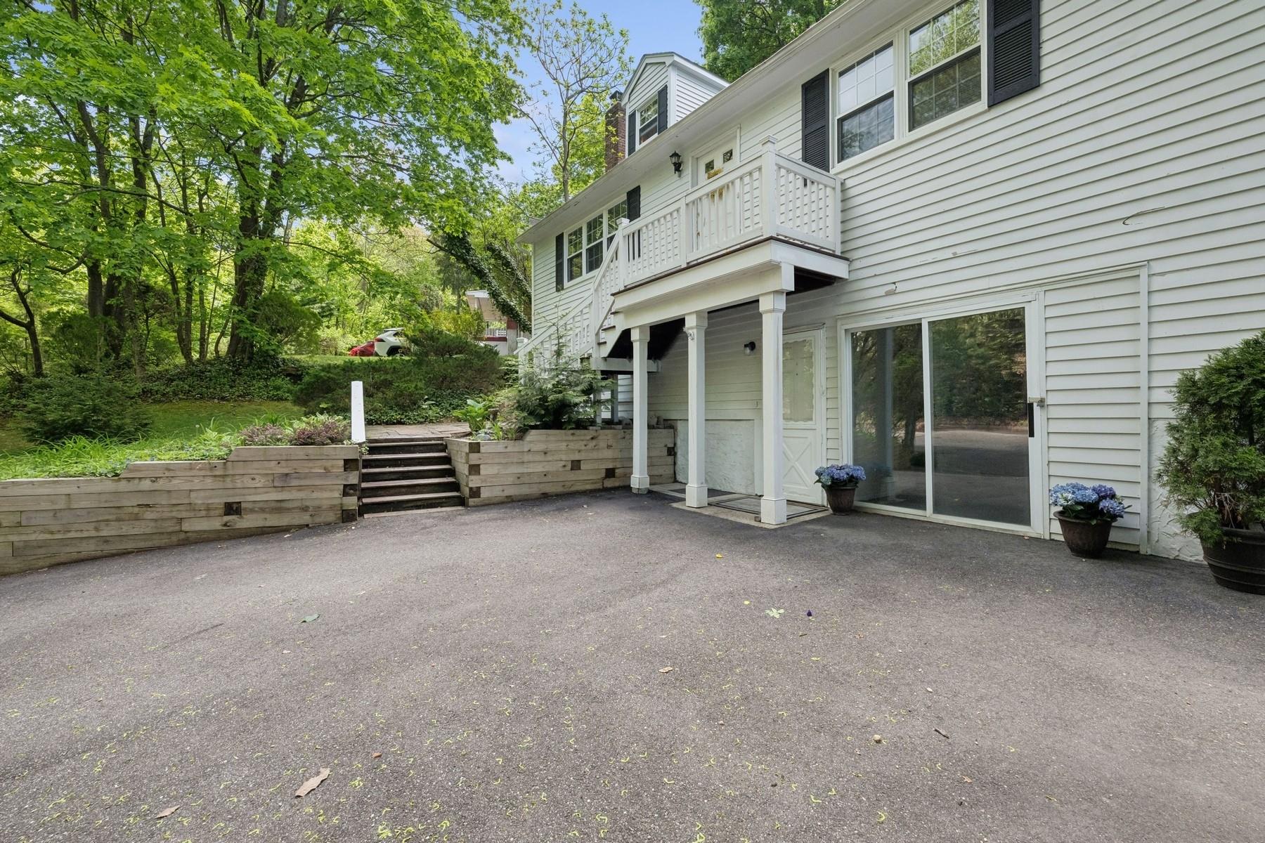 11 Centershore Road, Centerport, New York image 3