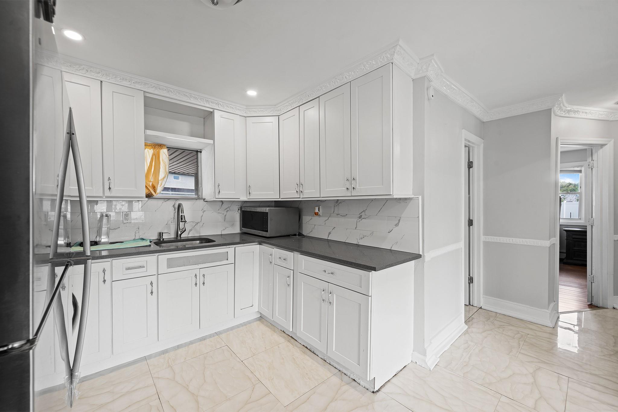 100 Jedwood Place, Valley Stream, New York image 8