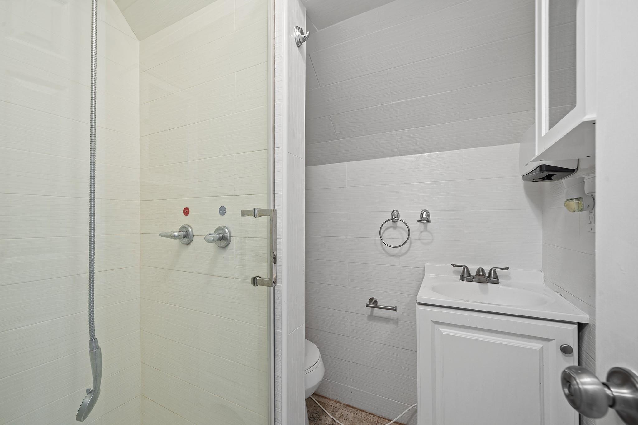 100 Jedwood Place, Valley Stream, New York image 12