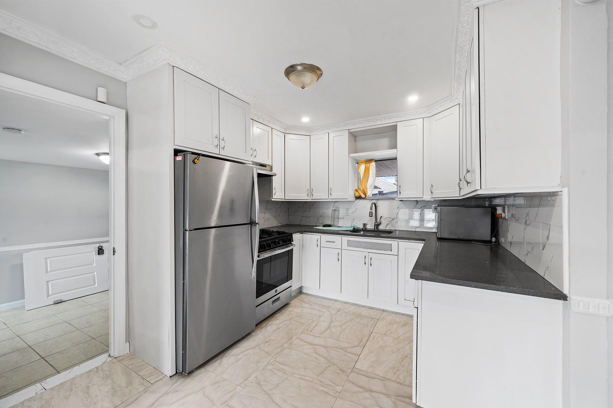 100 Jedwood Place, Valley Stream, New York image 7