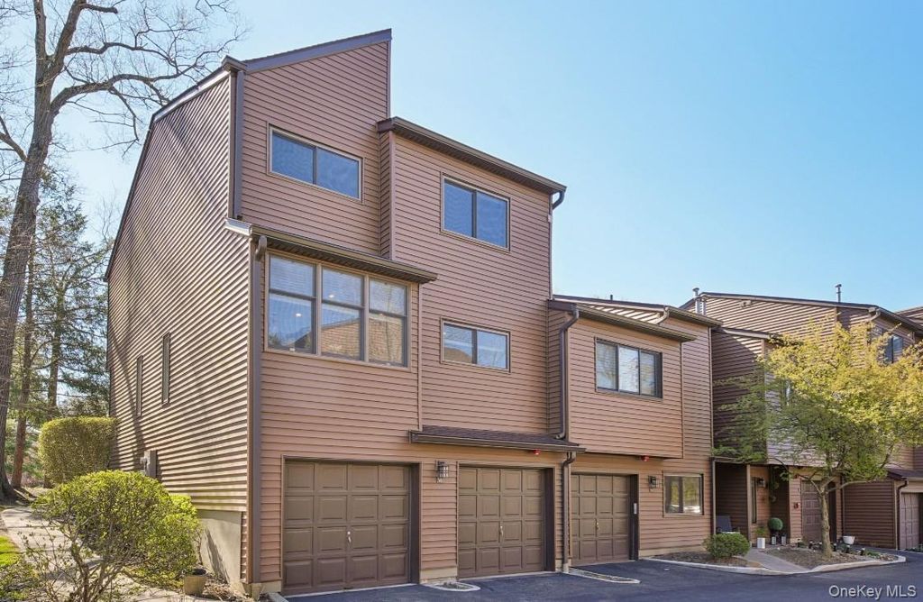 Photo of 36 Tulip Court, Nanuet, NY 10954 (MLS # 1000458)