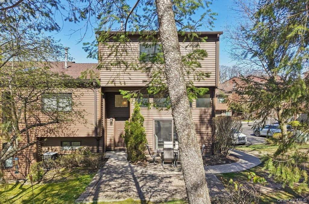 Photo of 36 Tulip Court, Nanuet, NY 10954 (MLS # 1000458)