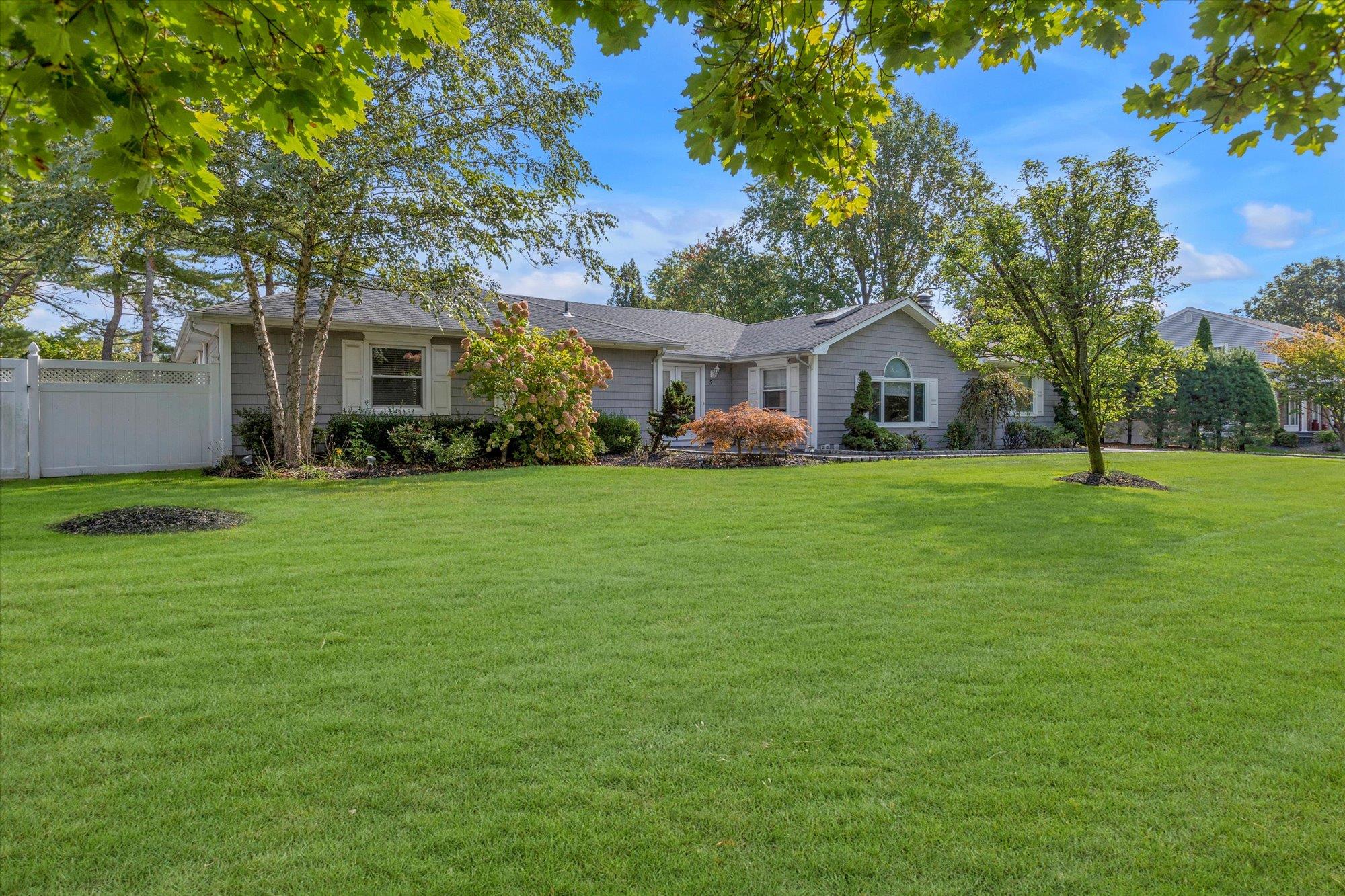 5 Crawford Drive, Dix Hills, New York image 1