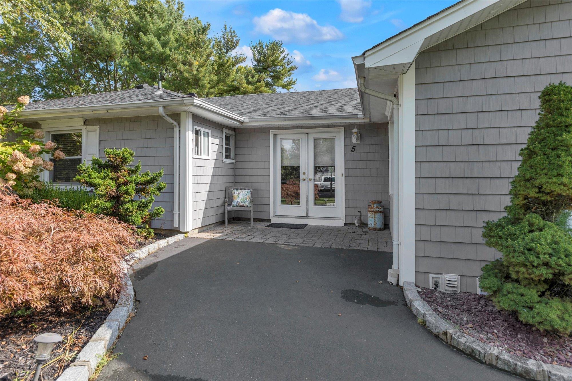 5 Crawford Drive, Dix Hills, New York image 2