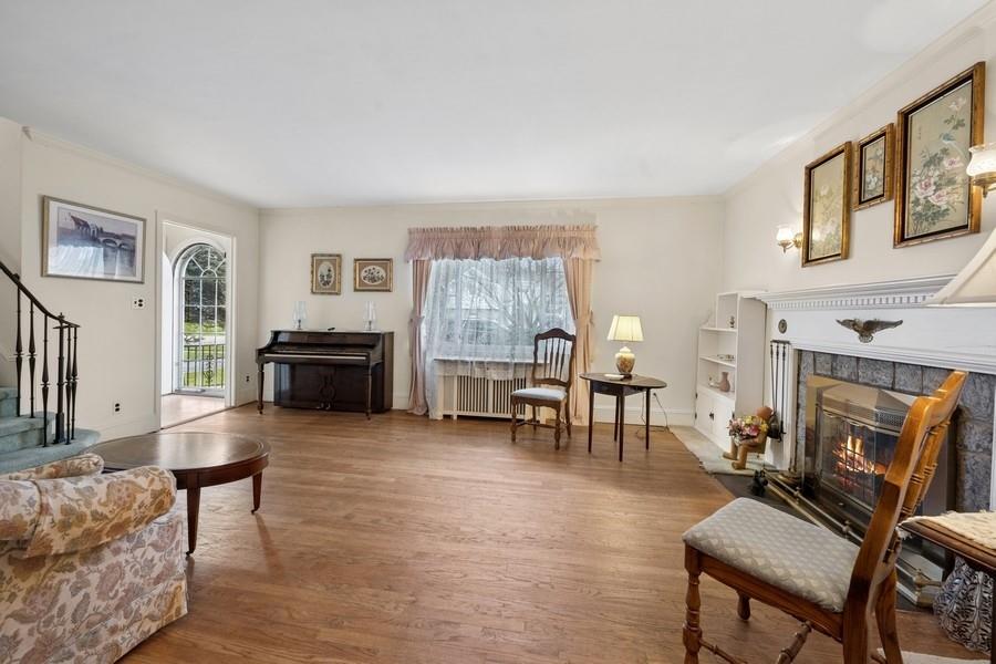 60 Huntington Road, Garden City, New York image 5