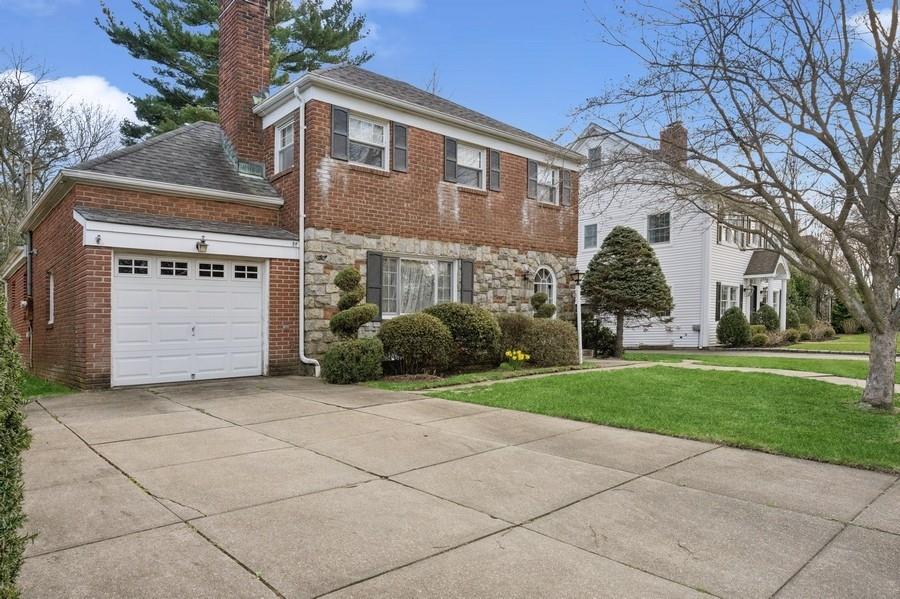 60 Huntington Road, Garden City, New York image 2