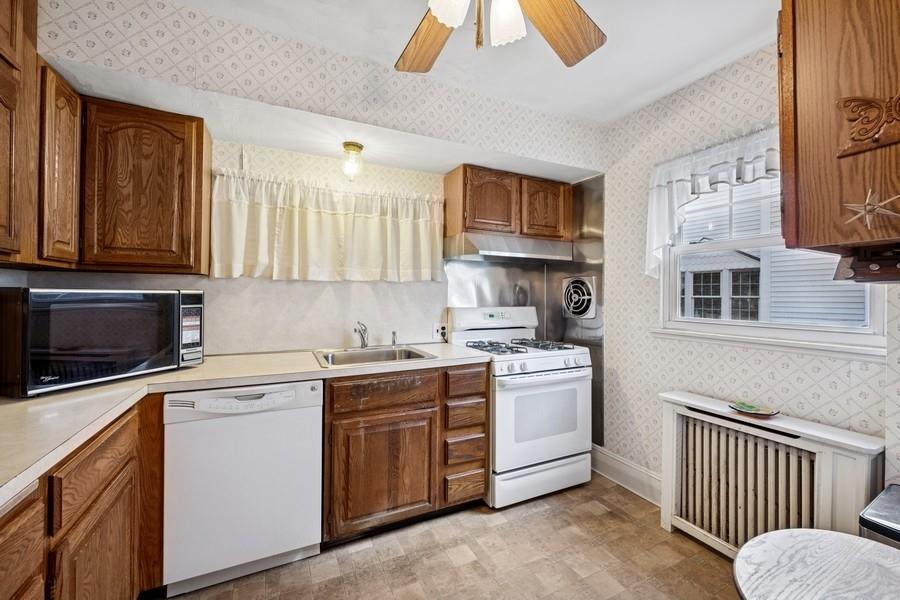 60 Huntington Road, Garden City, New York image 10