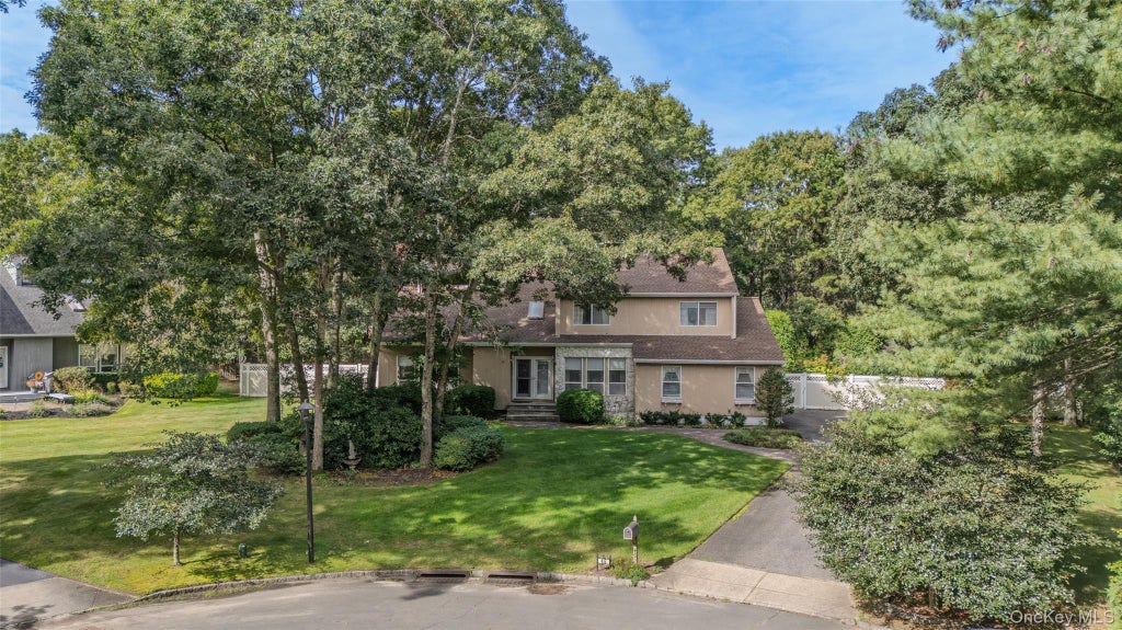 Photo of 46 Golf Club Circle, Manorville, NY 11949 (MLS # 1055907)