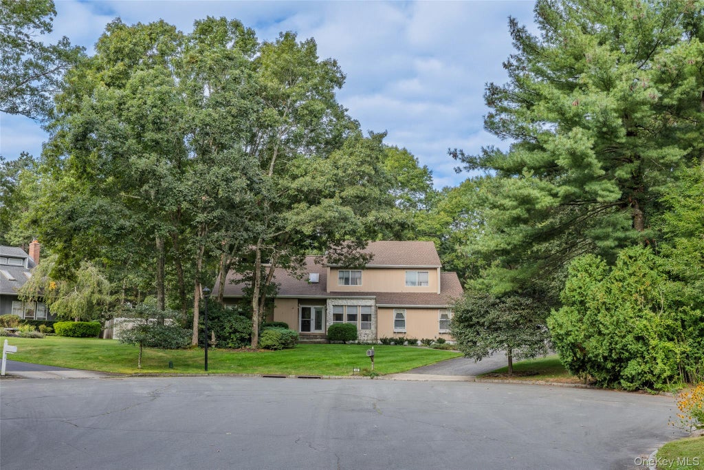 Photo of 46 Golf Club Circle, Manorville, NY 11949 (MLS # 1055907)