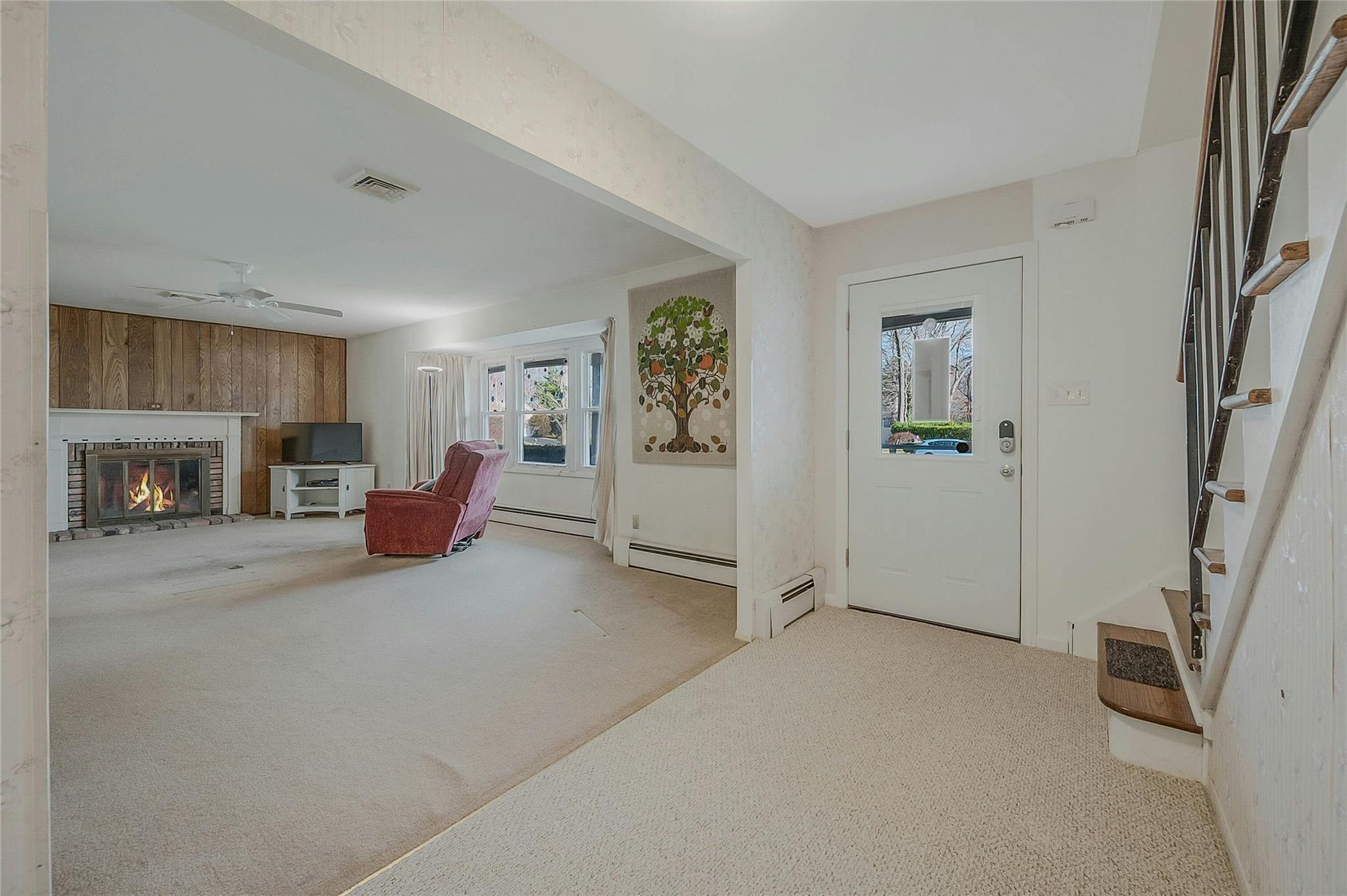 4 Thornwood Circle, Setauket, New York image 3