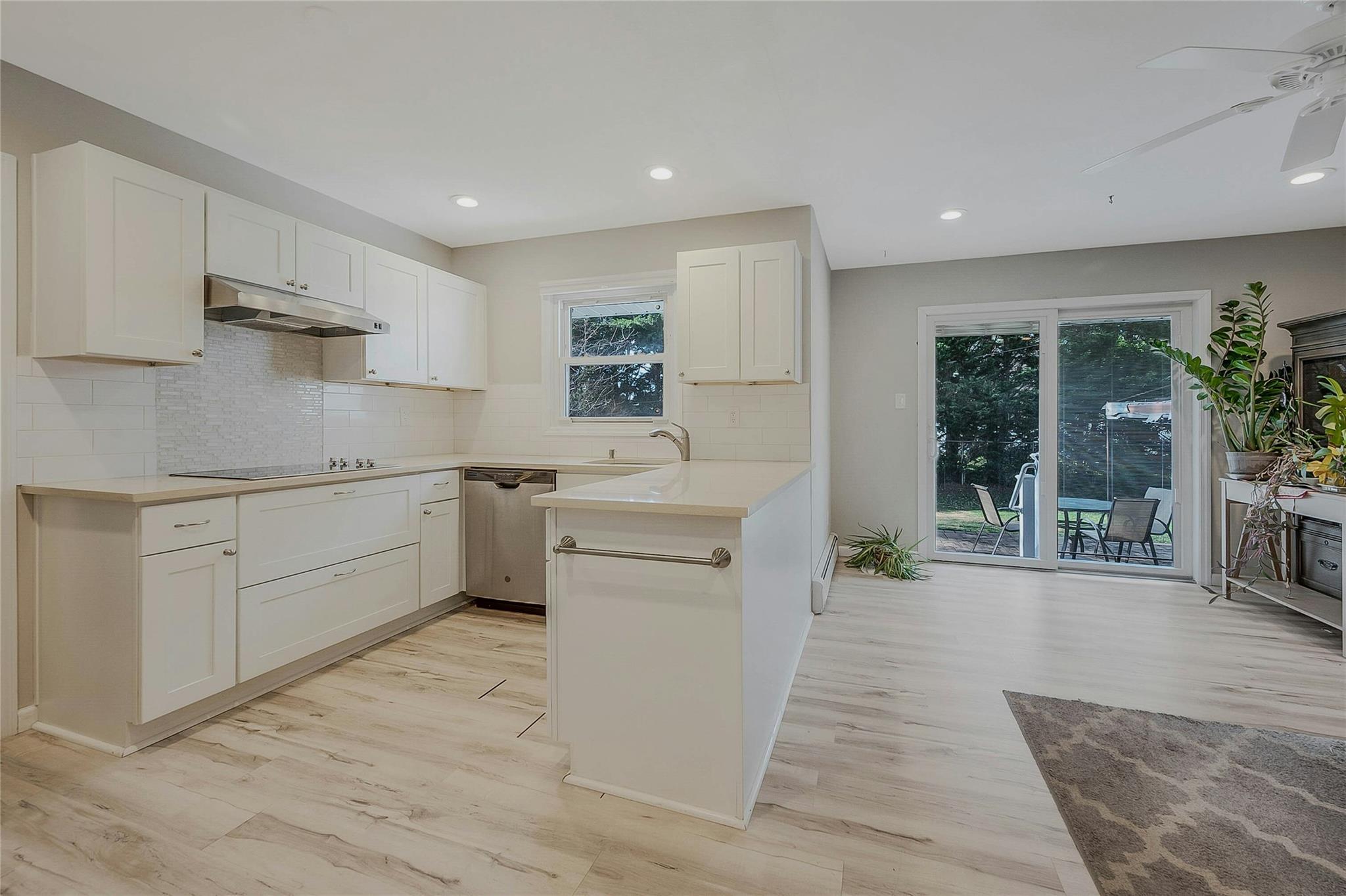4 Thornwood Circle, Setauket, New York image 11
