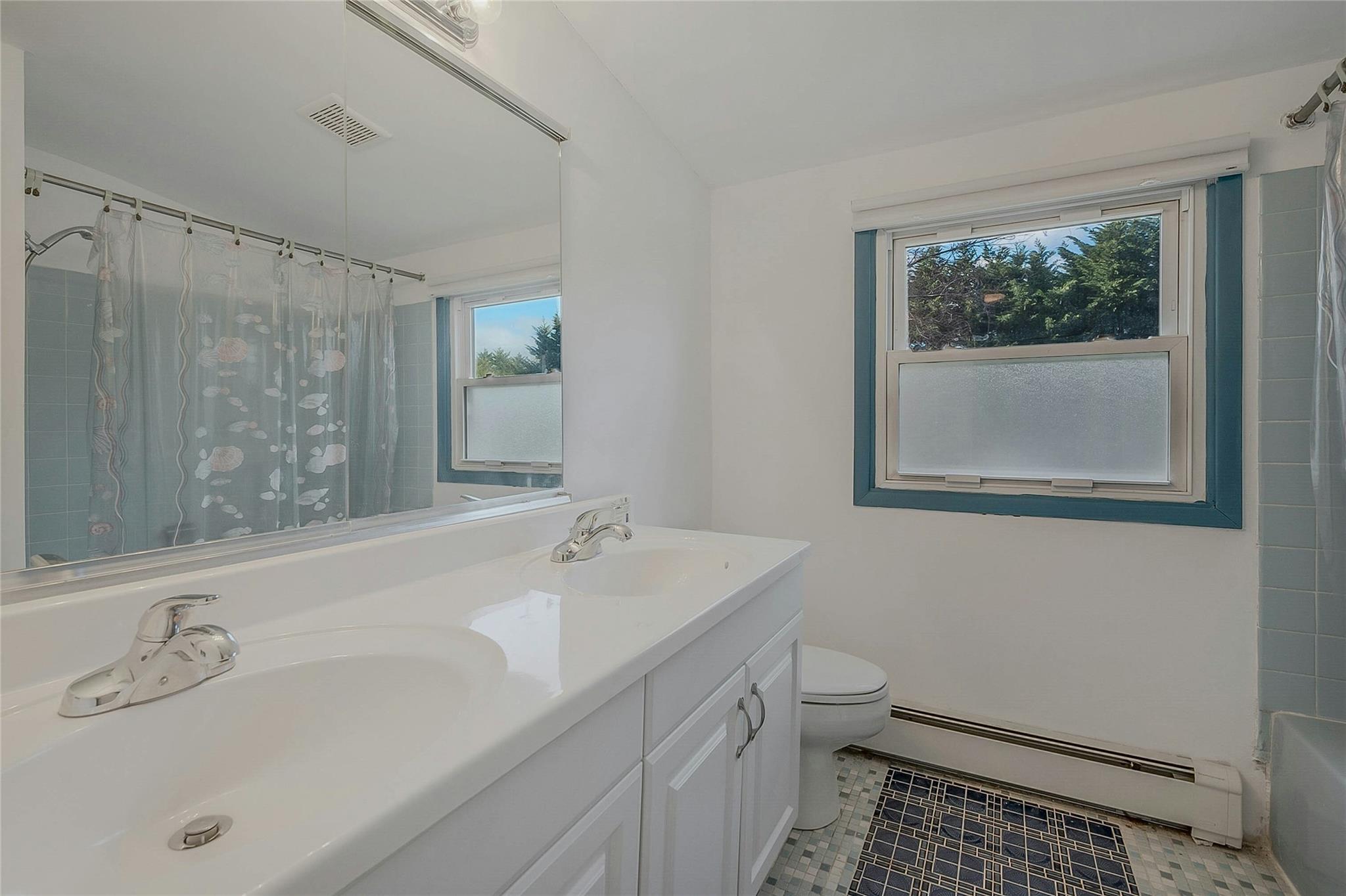 4 Thornwood Circle, Setauket, New York image 22