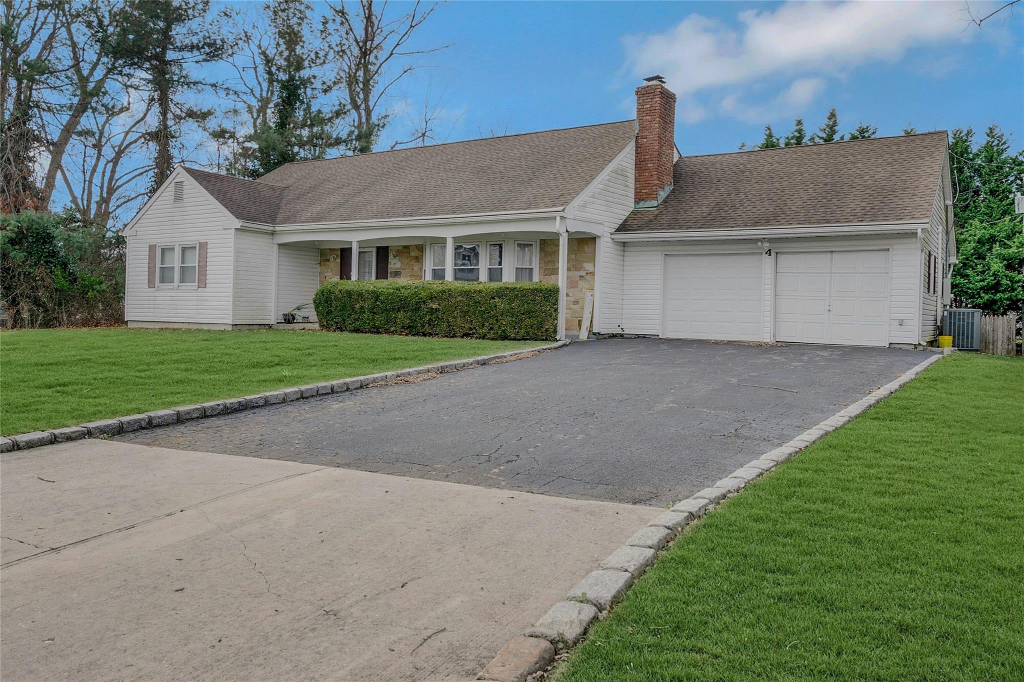 4 Thornwood Circle, Setauket, New York image 2