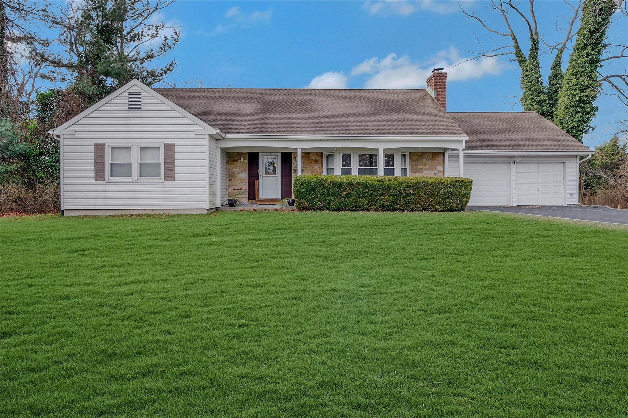 4 Thornwood Circle, Setauket, New York image 1