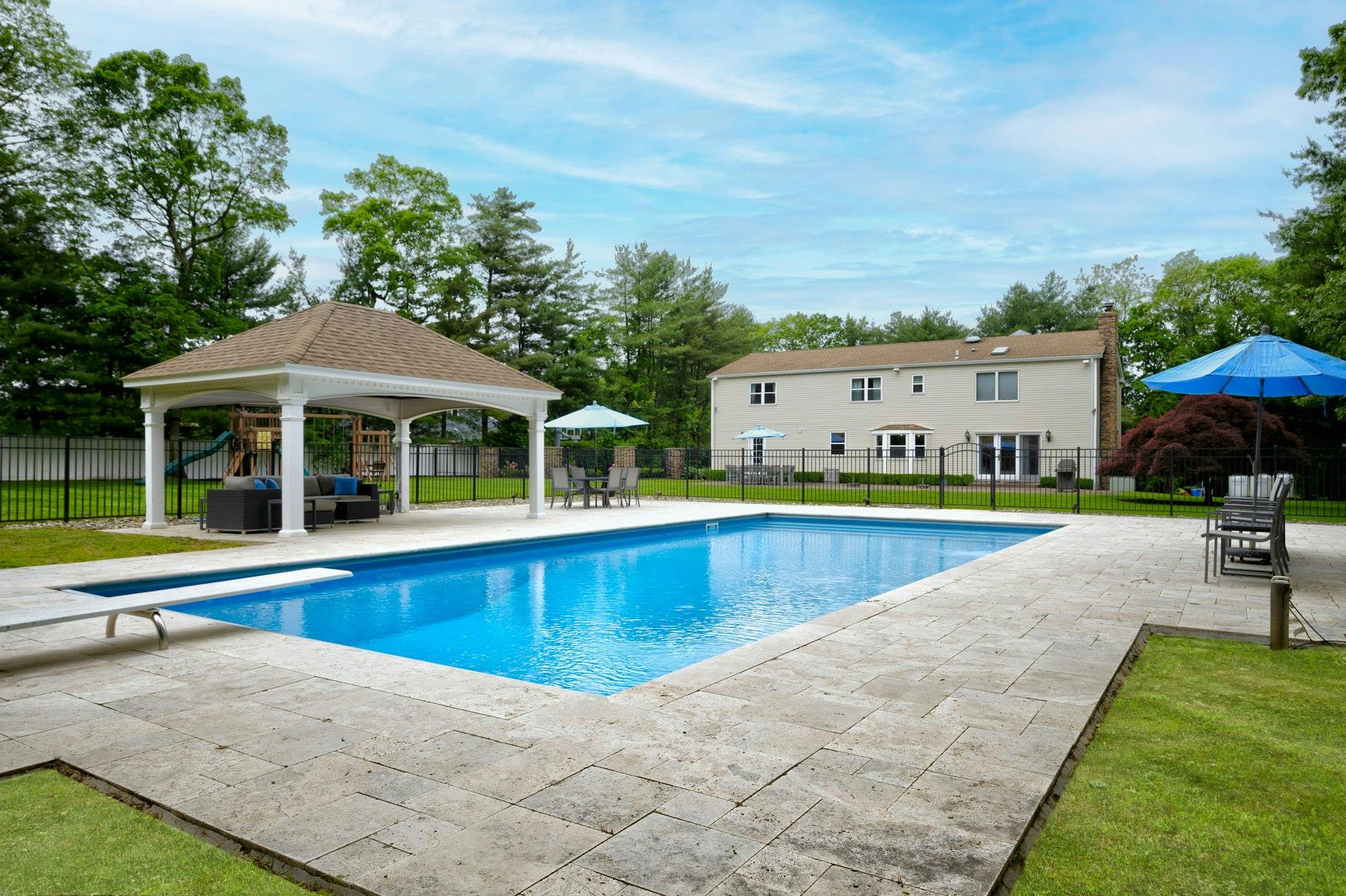 2 Maize Court, Melville, New York image 37