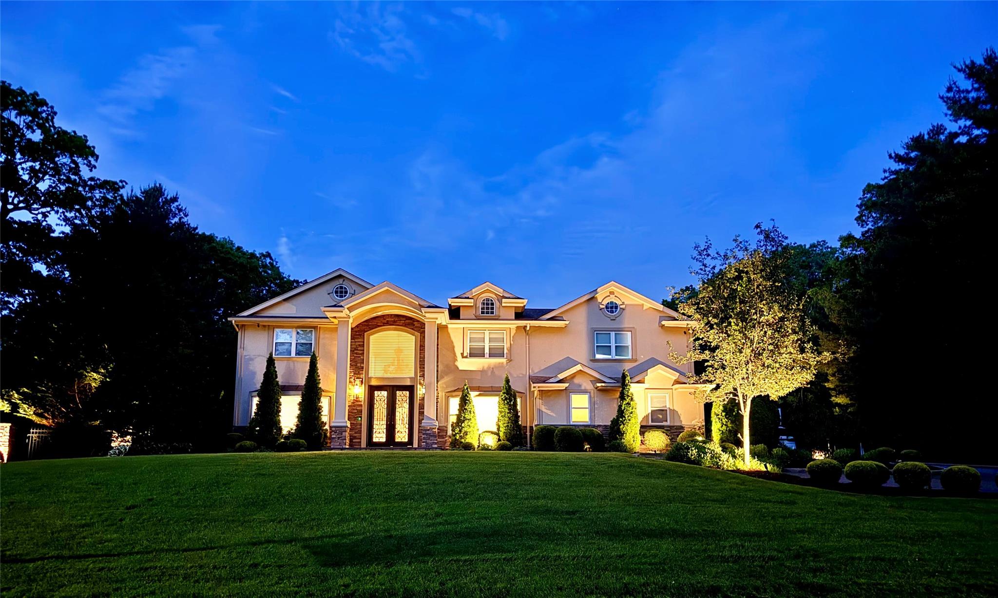 2 Maize Court, Melville, New York image 2