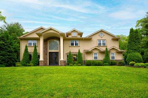 2 Maize Court Melville NY 11747