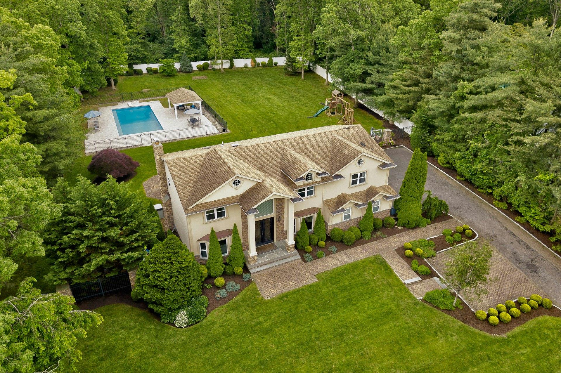 2 Maize Court, Melville, New York image 31