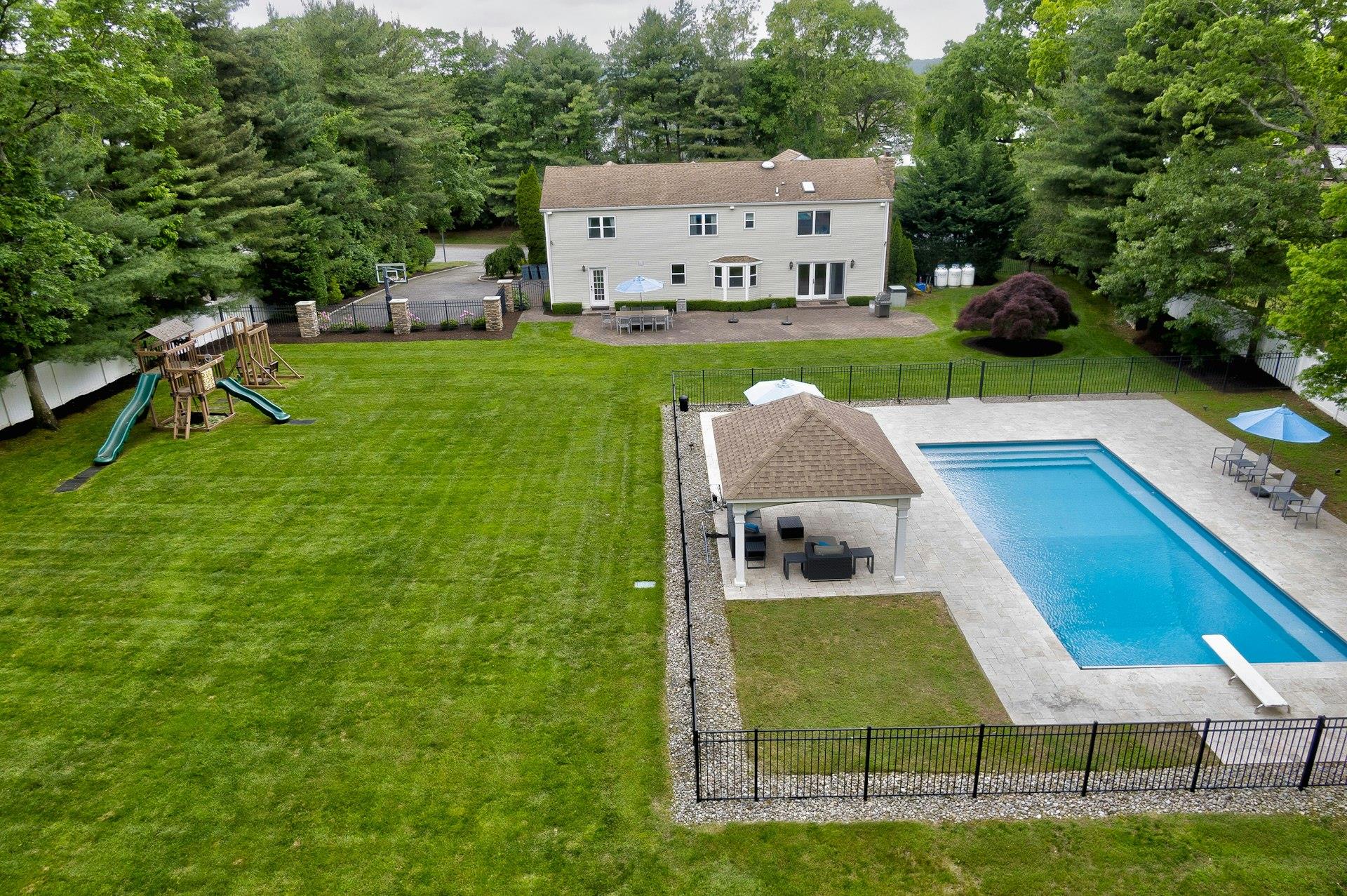 2 Maize Court, Melville, New York image 32