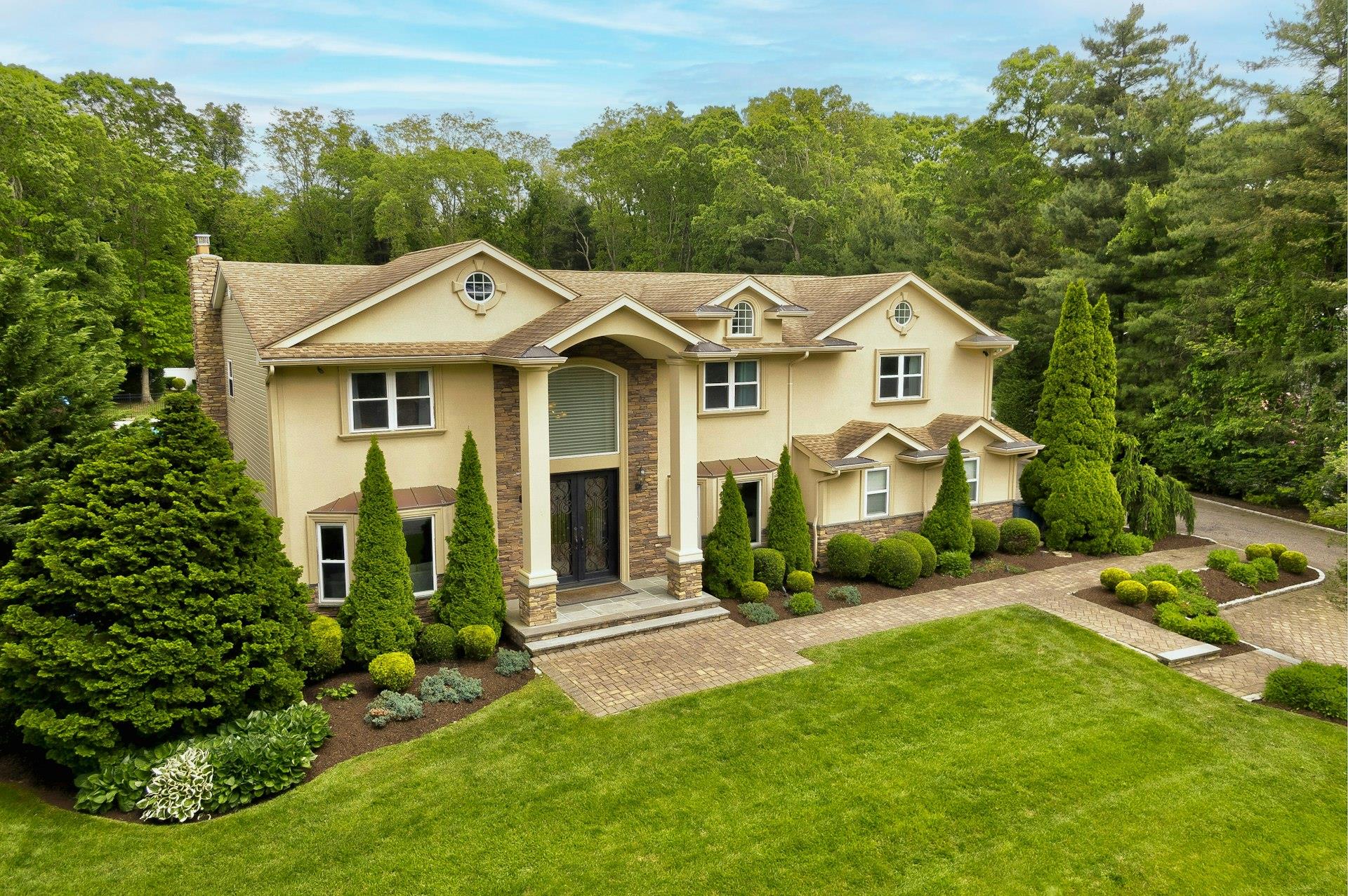 2 Maize Court, Melville, New York image 4