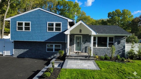 Homes For Sale - 354 Easton Street<br/> Ronkonkoma, NY 11779