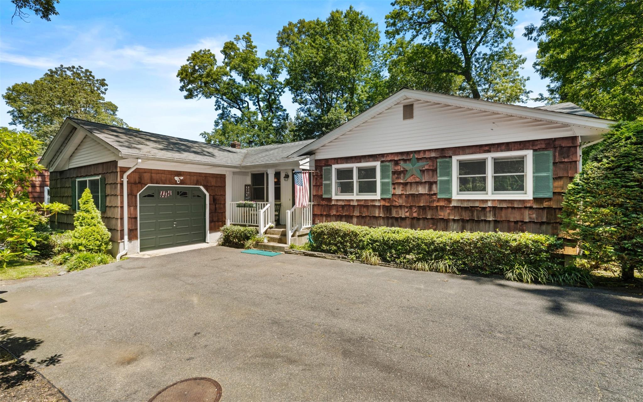 Property for Sale at Cedar Avenue, Setauket, Hamptons, NY - Bedrooms: 3 
Bathrooms: 3  - $799,000