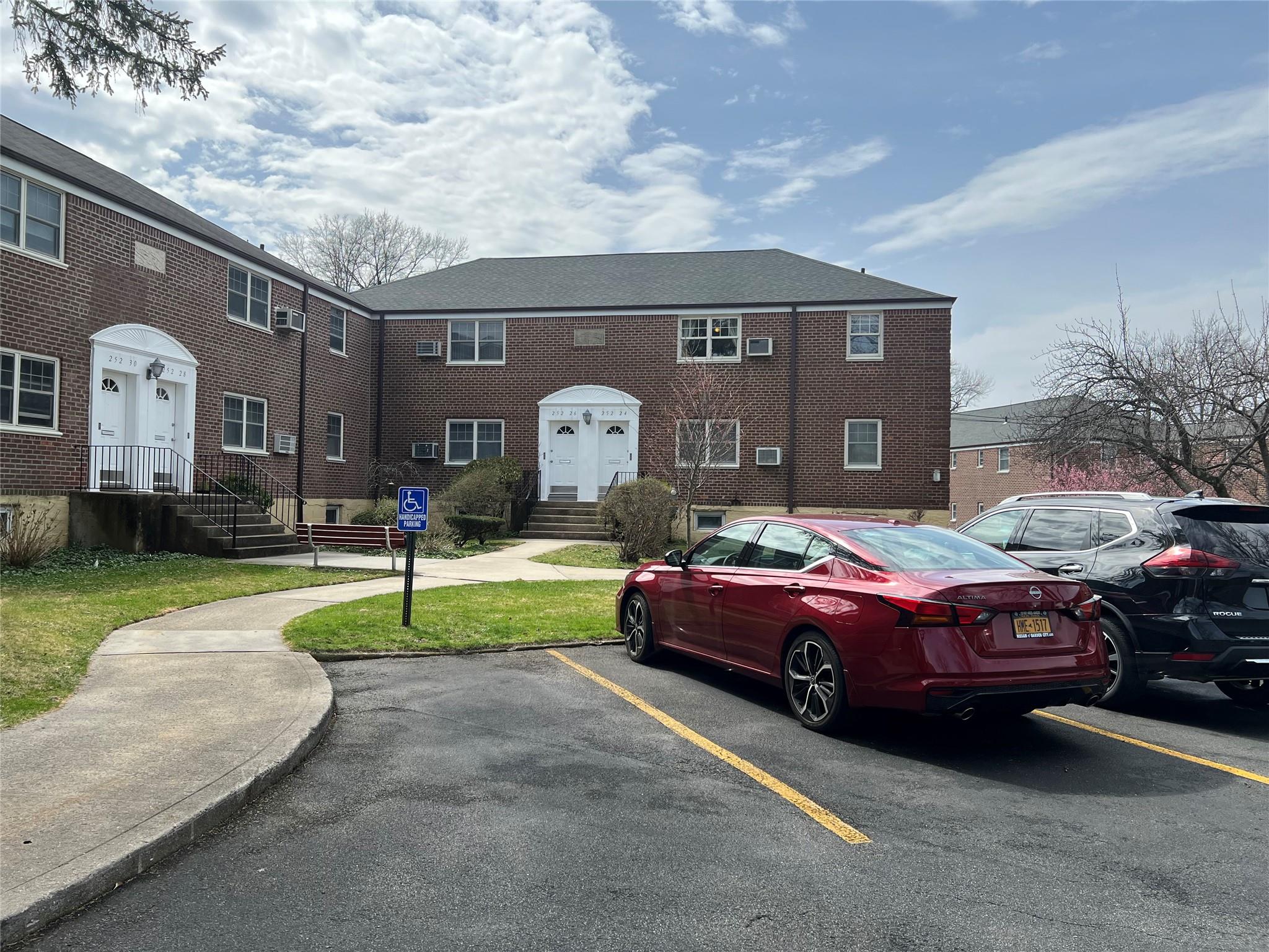 252-24 58 Avenue #2FL, Little Neck, New York image 2
